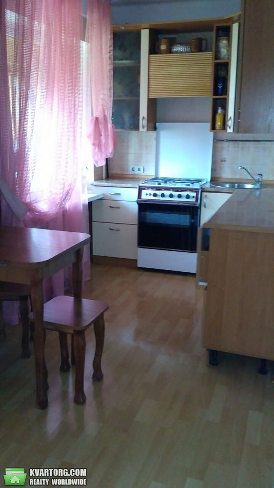 Rent out 3-room apartment. Киев, Качуровского Игоря переул — photo 2