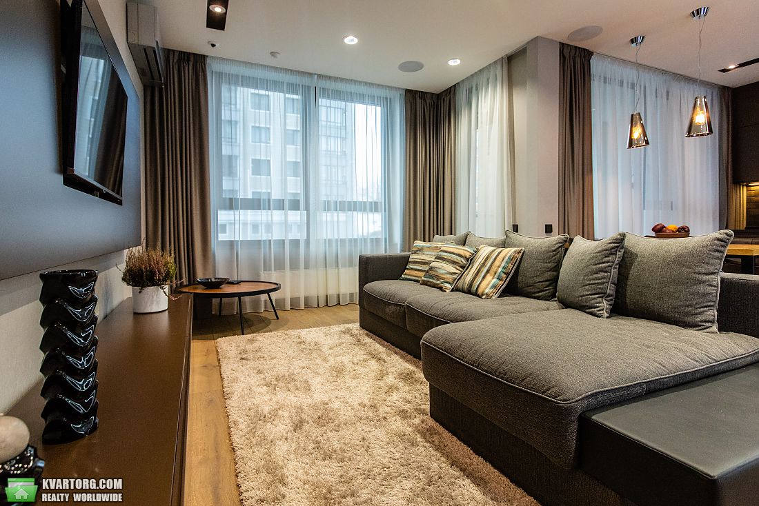 Rent out 3-room apartment. Киев, Деловая — photo 2