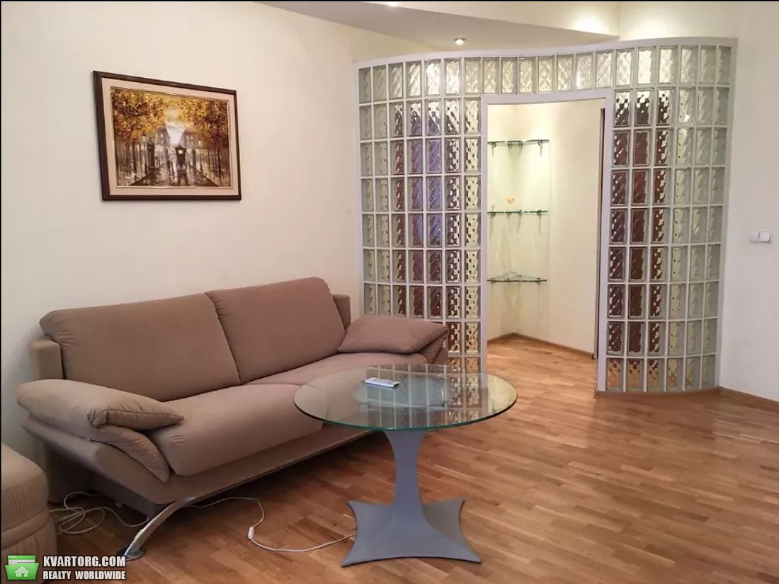Rent out 2-room apartment. Киев,  Шелковичная — photo 1