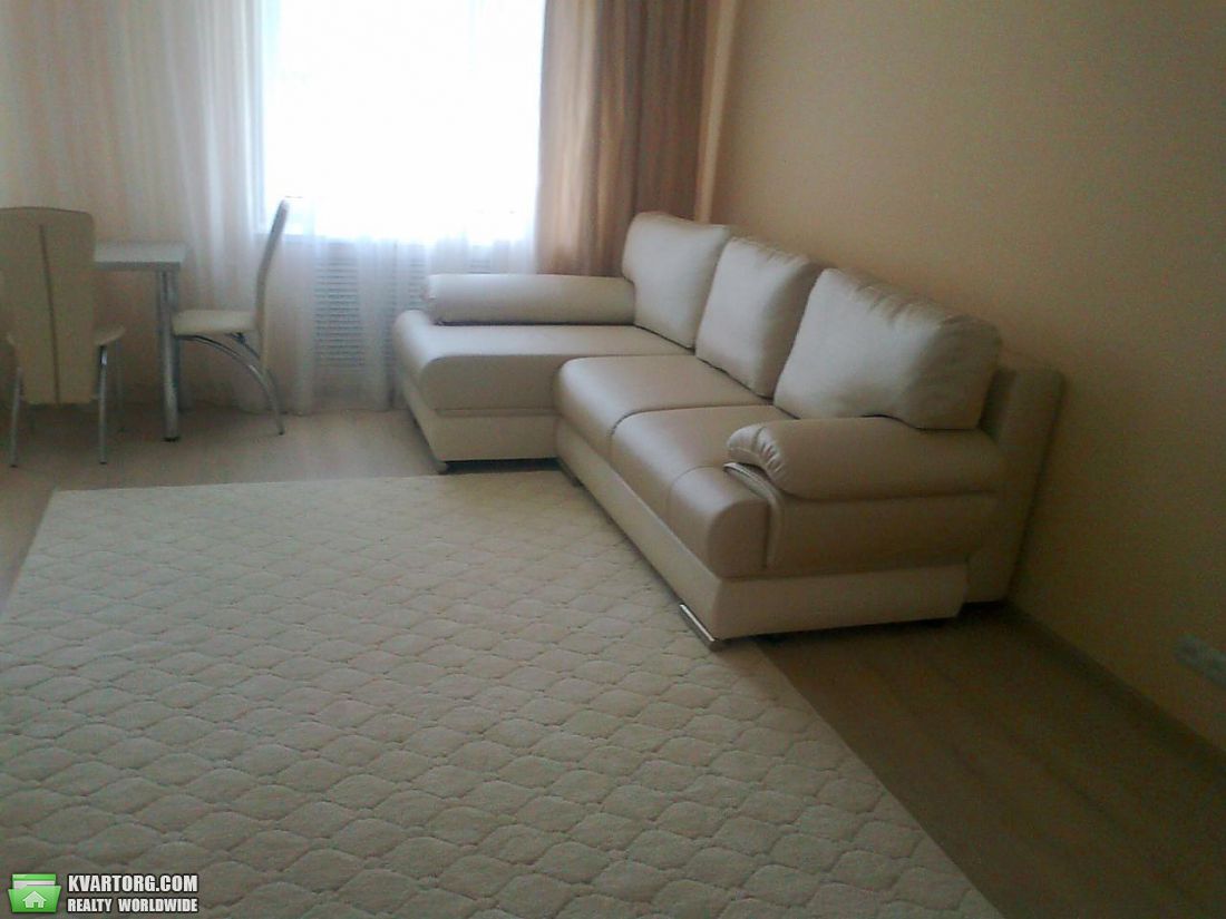 Rent out 2-room apartment. Киев,  Сечевых Стрельцов — photo 1