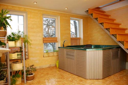 Rent out house. Киев, Садовая — photo 9