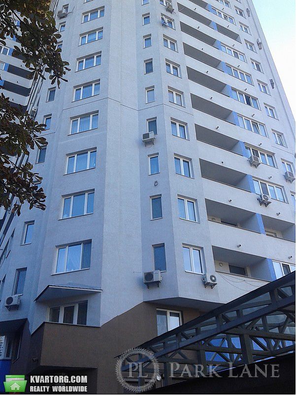 Rent out 3-room apartment. Киев,  Комарова — photo 2