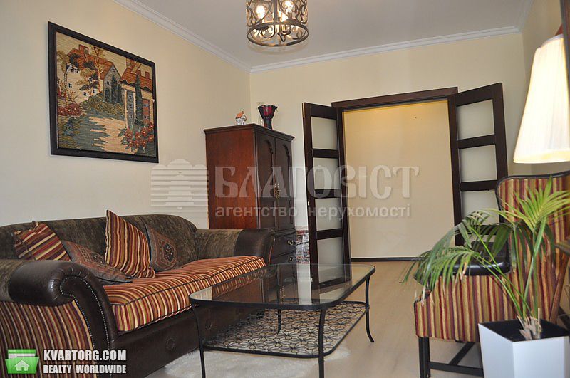 Rent out 3-room apartment. Киев,  Урловская — photo 1
