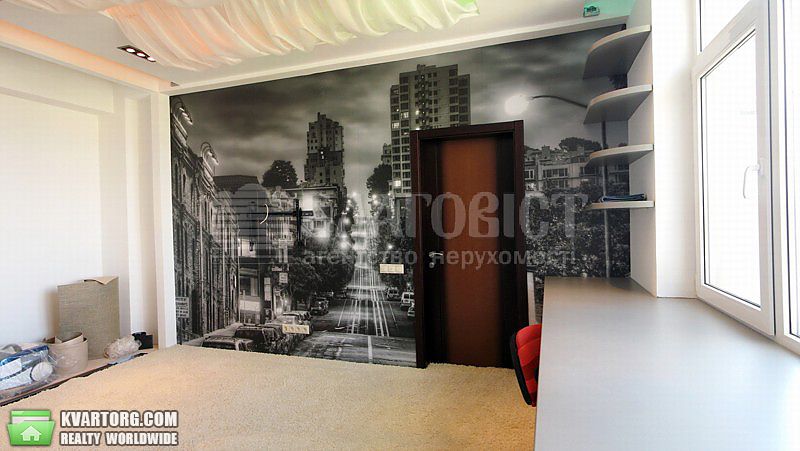 Sell 3-room apartment. Киев,  Лабораторная — photo 1