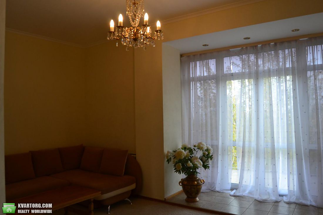 Rent out 2-room apartment. Киев,  Мазепы — photo 2