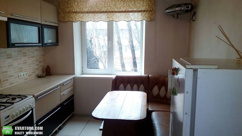 Sell 3-room apartment. Днепропетровск, Набережная победы — photo 1