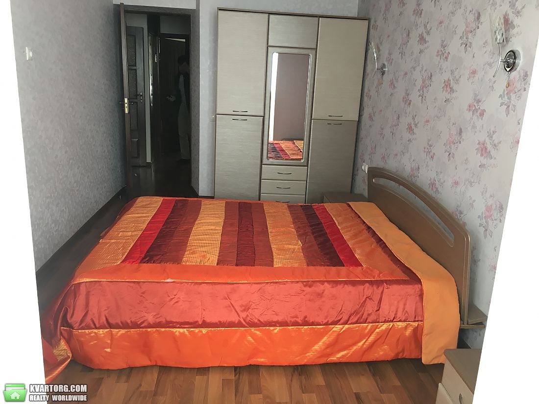 Rent out 4-room apartment. Киев,  Автозаводская — photo 4