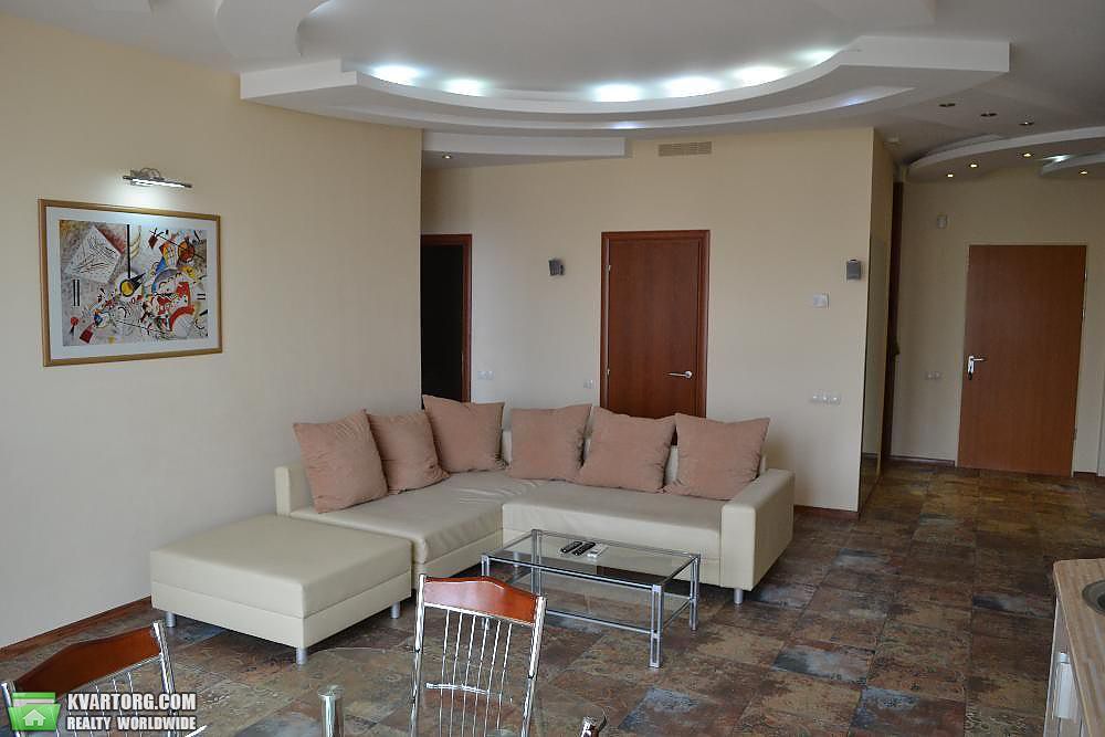 Rent out 3-room apartment. Киев,  Жилянская — photo 1