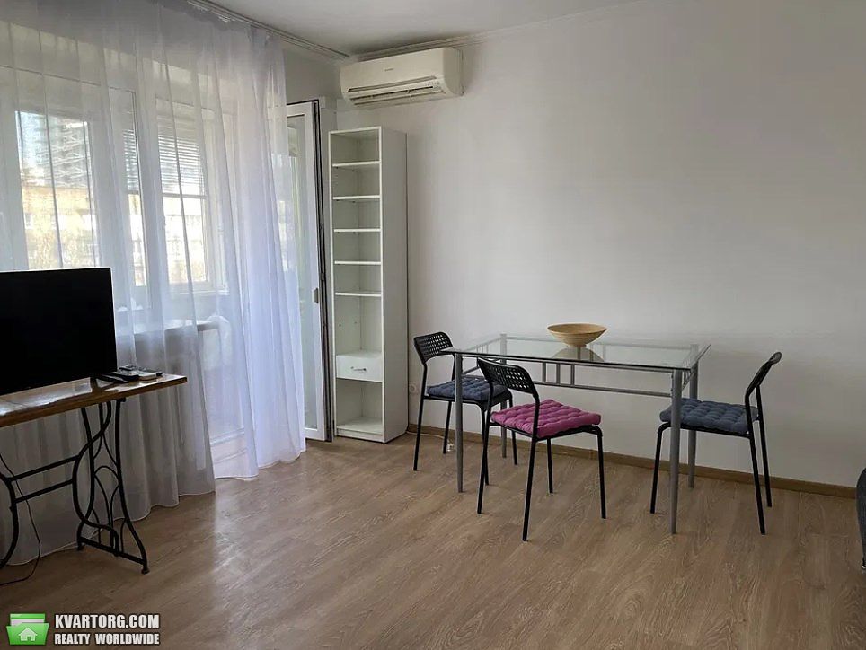 Rent out 2-room apartment. Киев,  Печерский спуск — photo 1