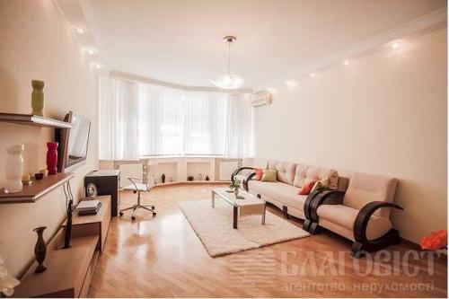 Sell 3-room apartment. Киев, Леси Украинки бульв. — photo 2