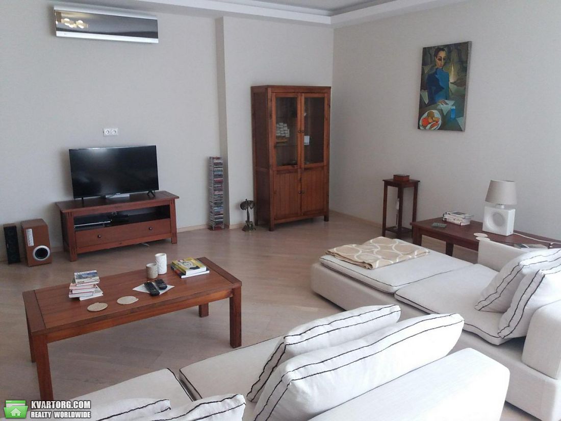Rent out 3-room apartment. Киев,  Щекавицкая — photo 2