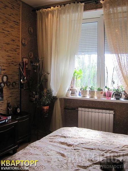 Sell 3-room apartment. Киев,  Петровского — photo 3