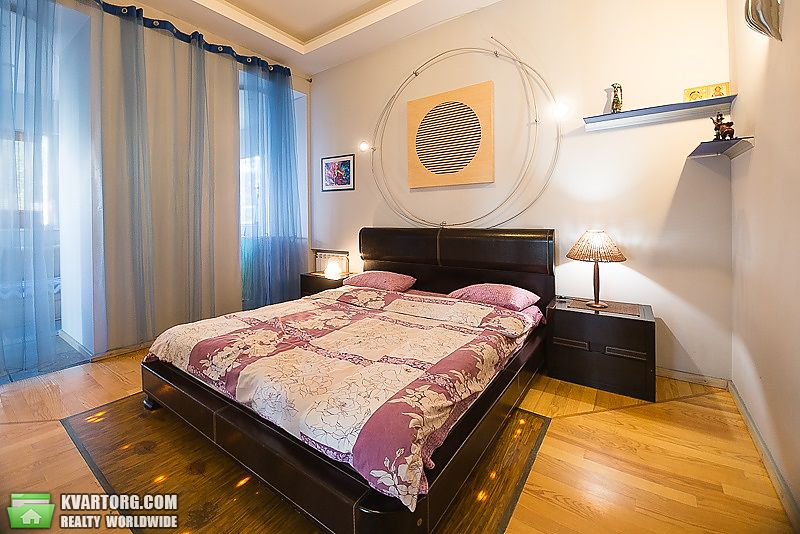 Rent out 2-room apartment. Киев,  Малая Житомирская — photo 1