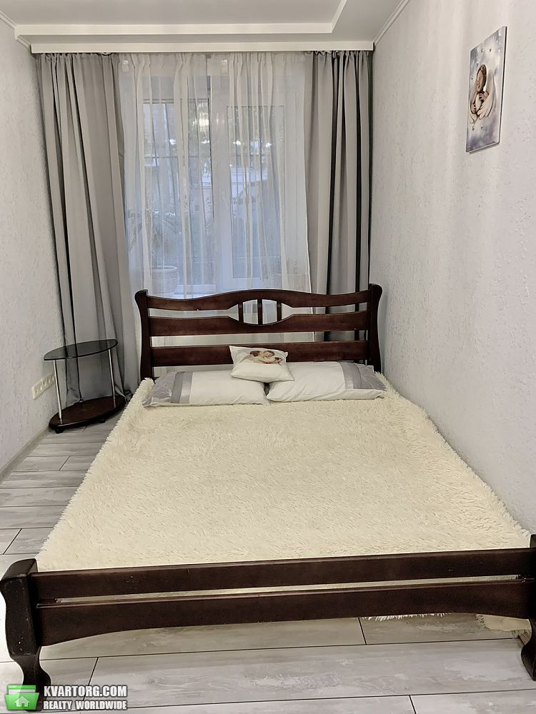 Rent out 2-room apartment. Киев,  Жилянская — photo 7