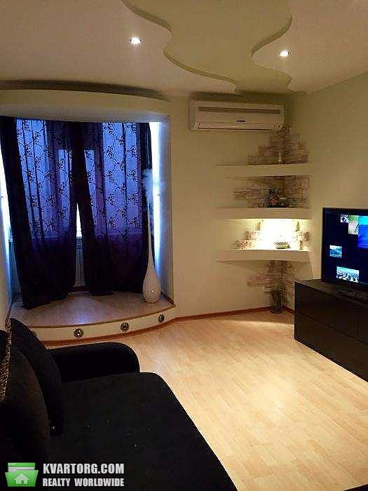 Rent out 1-room apartment. Киев,  Бажана — photo 1