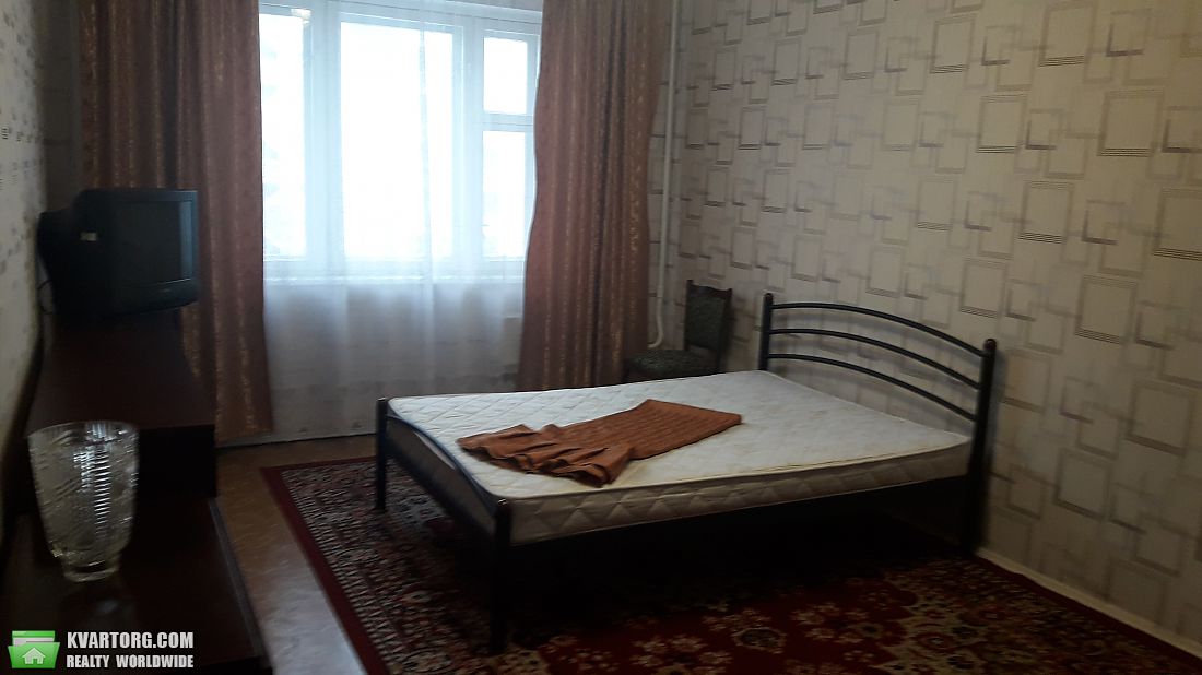 Rent out 1-room apartment. Киев,  Гмыри — photo 1