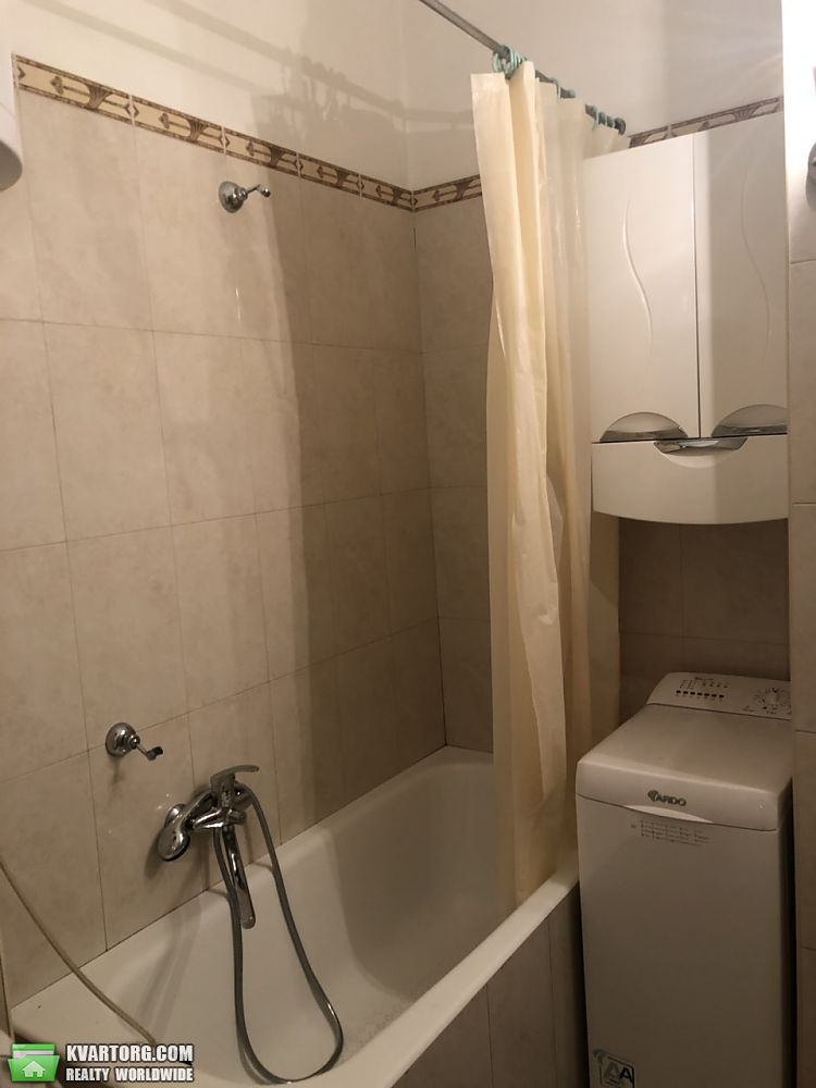 Rent out 1-room apartment. Киев,  Франко — photo 9
