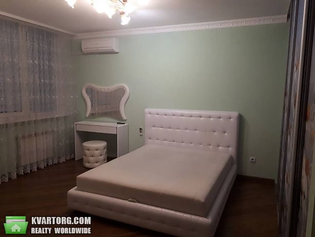 Rent out 2-room apartment. Киев,  Чавдар — photo 3