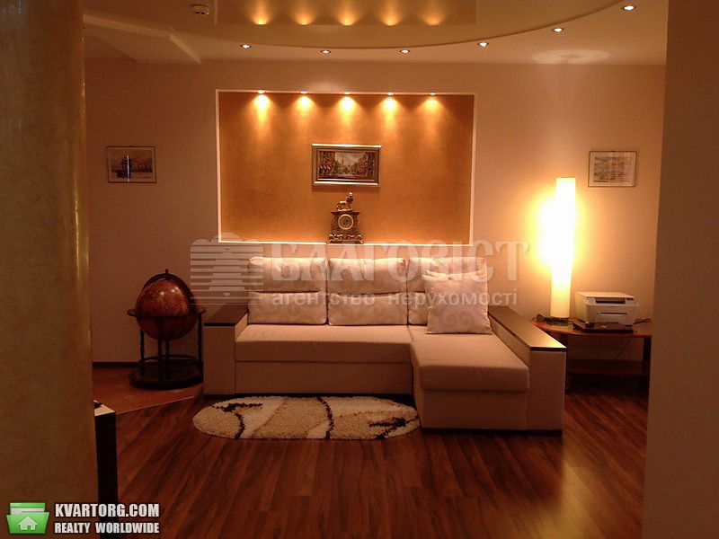 Rent out 2-room apartment. Киев,  Днепровская наб — photo 1