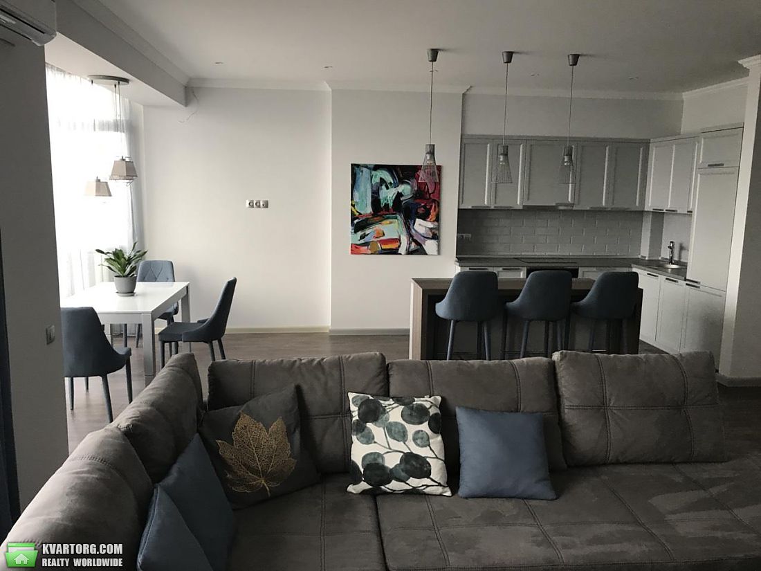 Rent out 2-room apartment. Киев,  Артема — photo 1