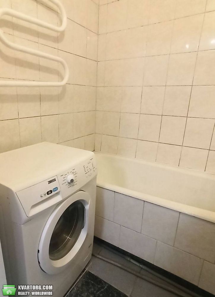 Rent out 2-room apartment. Киев,  Пражская — photo 4