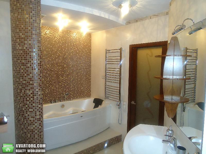 Rent out 2-room apartment. Киев,  Жилянская — photo 9
