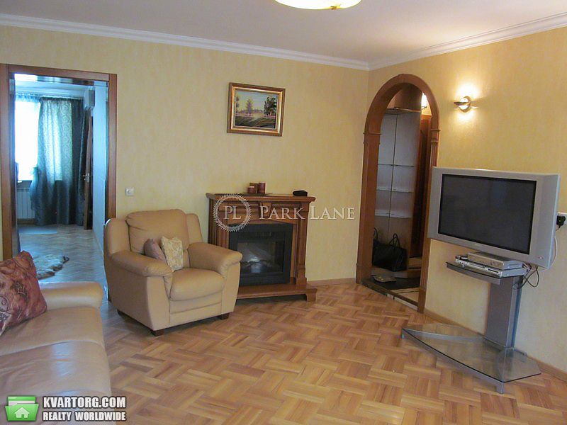 Rent out 2-room apartment. Киев,  Жилянская — photo 2