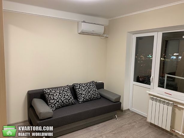 Rent out 1-room apartment. Киев,  Богатырская — photo 1