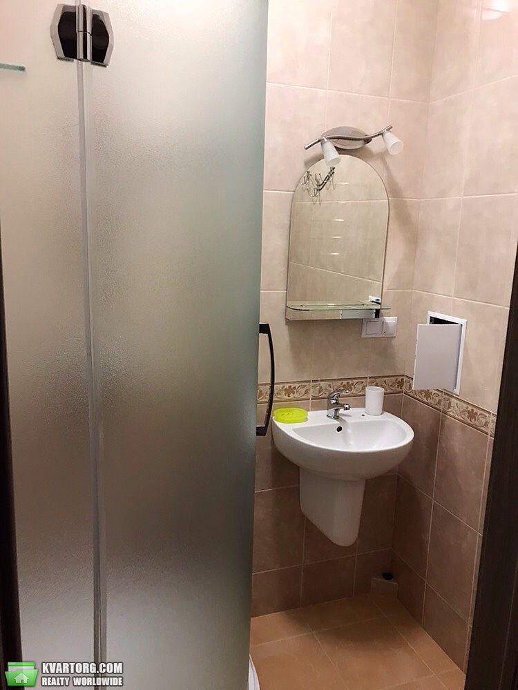 Rent out 2-room apartment. Киев,  Богдановская — photo 9