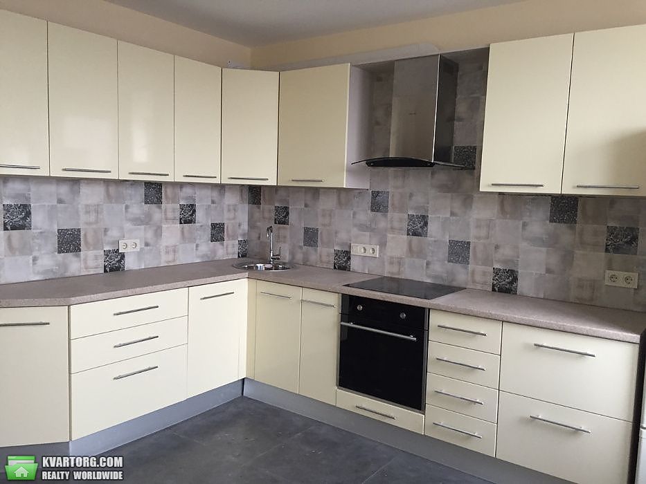 Rent out 2-room apartment. Киев,  Комбинатная — photo 1