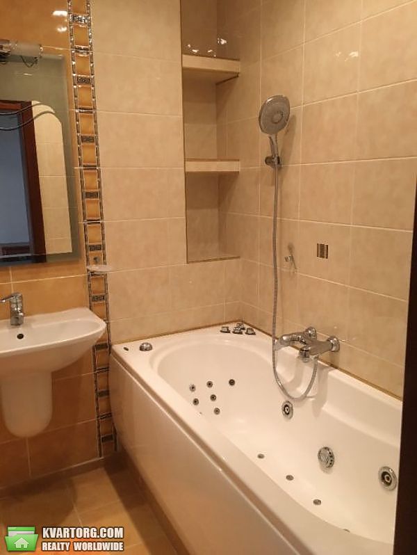 Rent out 3-room apartment. Киев,  Амосова — photo 9
