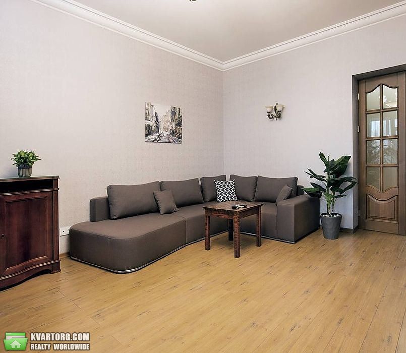 Rent out 3-room apartment. Киев,  Грушевского — photo 1