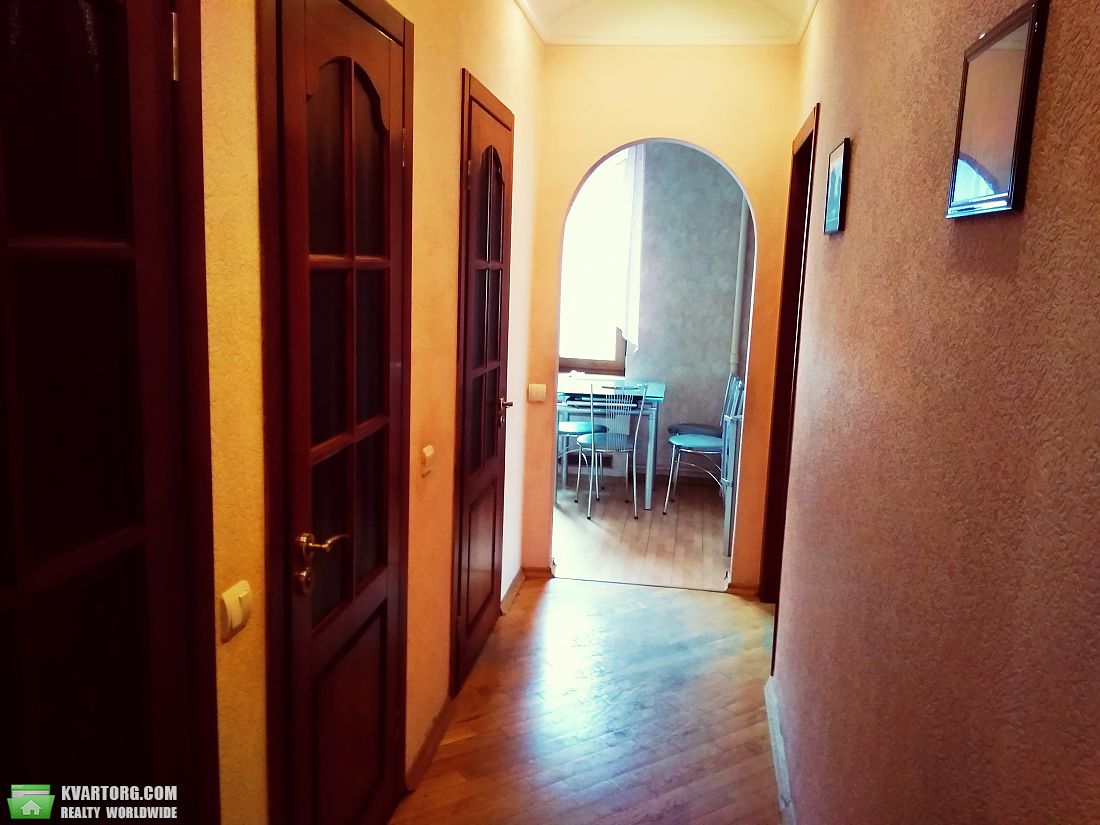 Sell 2-room apartment. Днепропетровск,  Петровского пл. — photo 4