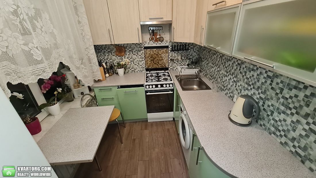 Rent out 2-room apartment. Киев, Салютная — photo 5