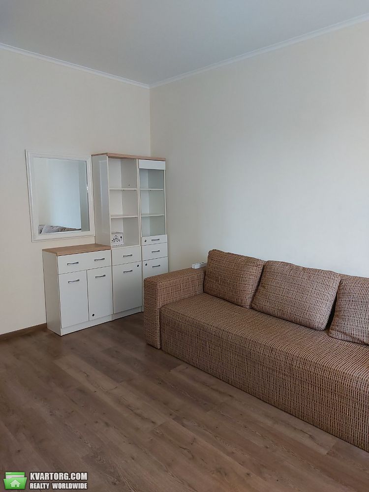 Rent out 1-room apartment. Киев,  Воскресенская — photo 1