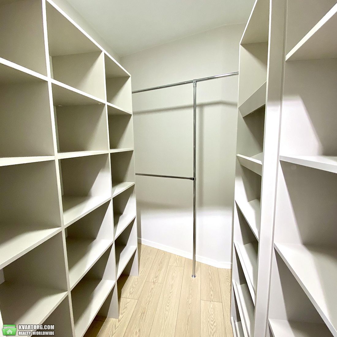Sell 1-room apartment. Киев,  Новомостицкая — photo 4