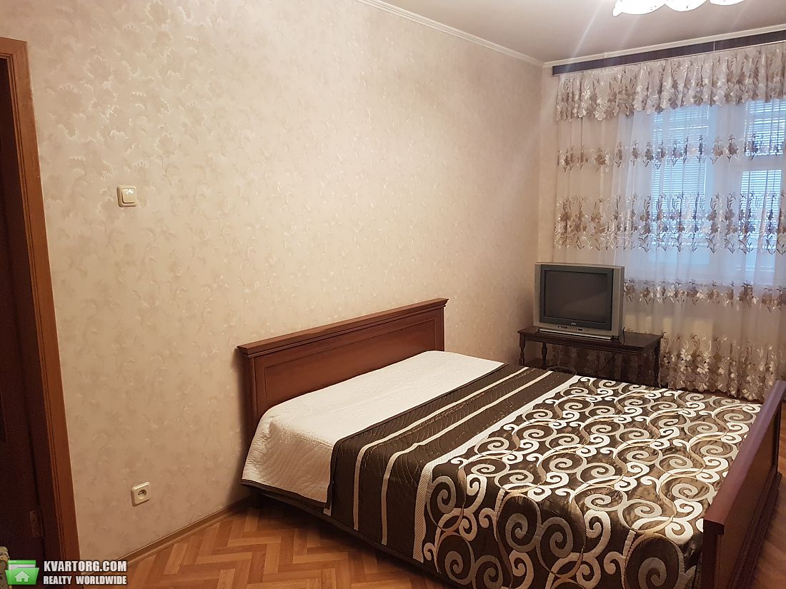 Rent out 2-room apartment. Киев,  Срибнокильская — photo 2