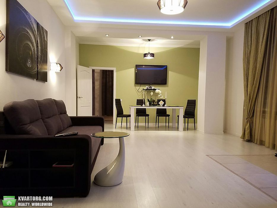 Rent out 2-room apartment. Киев, Жилянская — photo 1