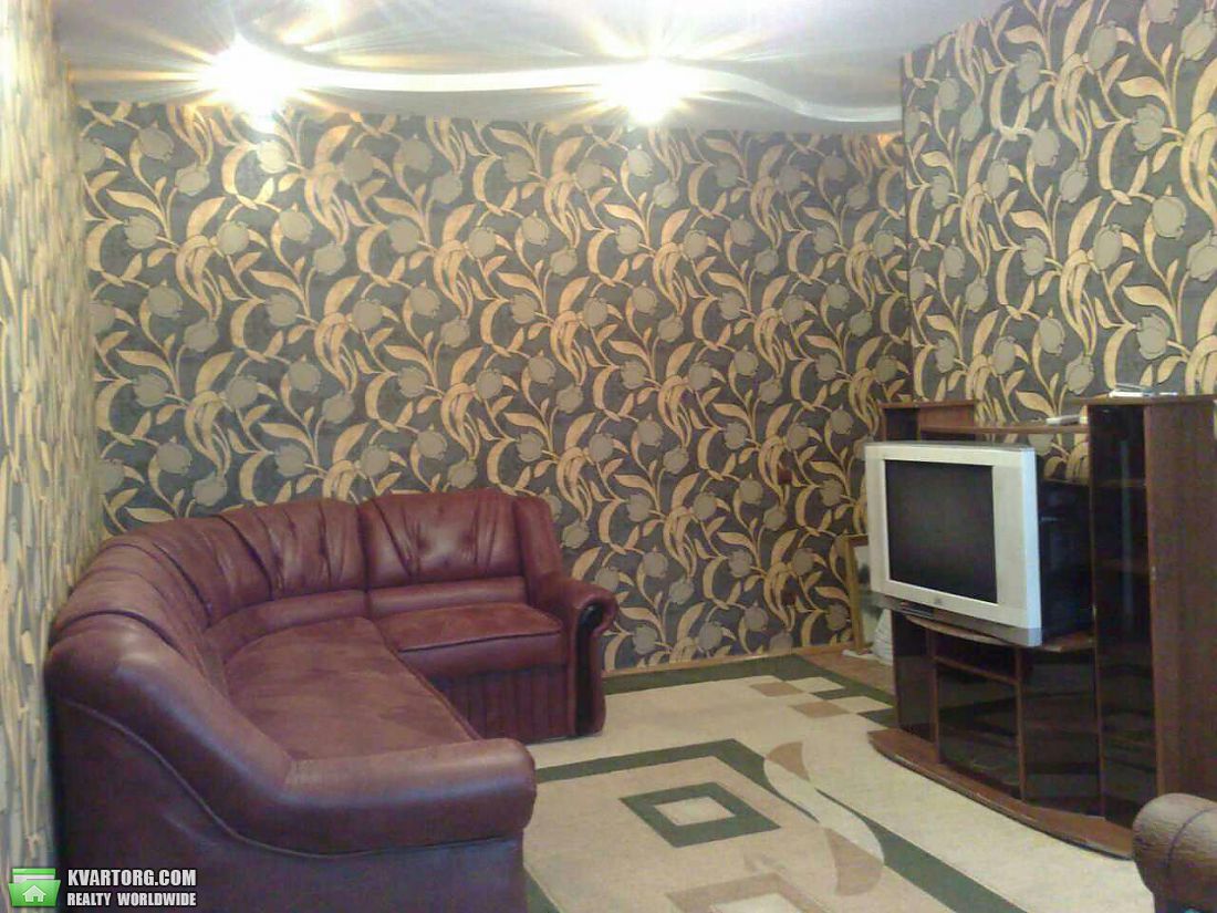 Rent out 2-room apartment. Киев,  Воссоединения пр — photo 1