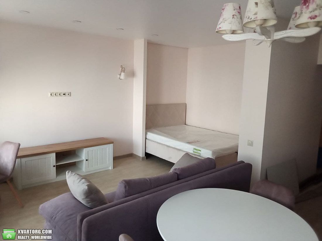 Rent out 1-room apartment. Киев,  Мазепы — photo 1