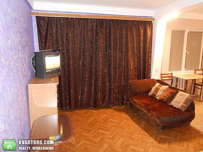 Rent out 1-room apartment. Киев,  Космическая — photo 3