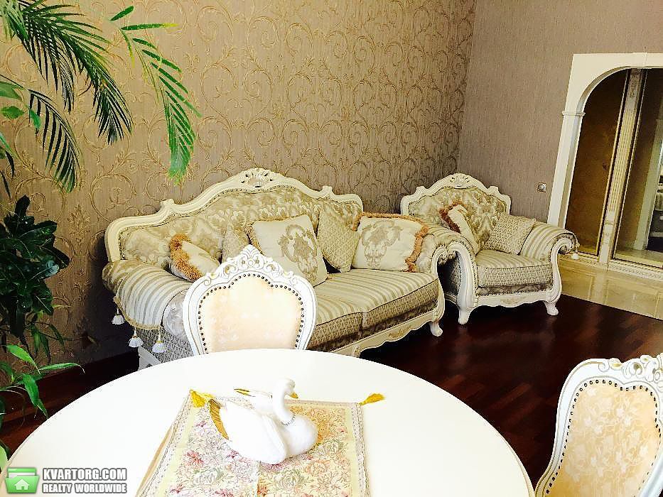 Rent out 3-room apartment. Киев,  Спасская — photo 1