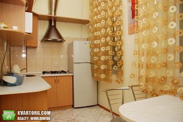 Rent out 1-room apartment. Киев,  Бассейная — photo 1