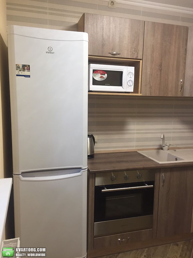 Rent out 1-room apartment. Киев,  Крушельницкой — photo 2