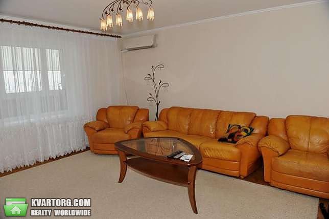 Rent out 3-room apartment. Киев, Декабристов — photo 1