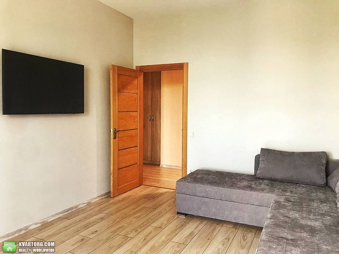 Rent out 2-room apartment. Киев, Саперное поле — photo 3