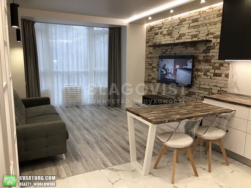 Rent out 2-room apartment. Киев,  Герцена — photo 1