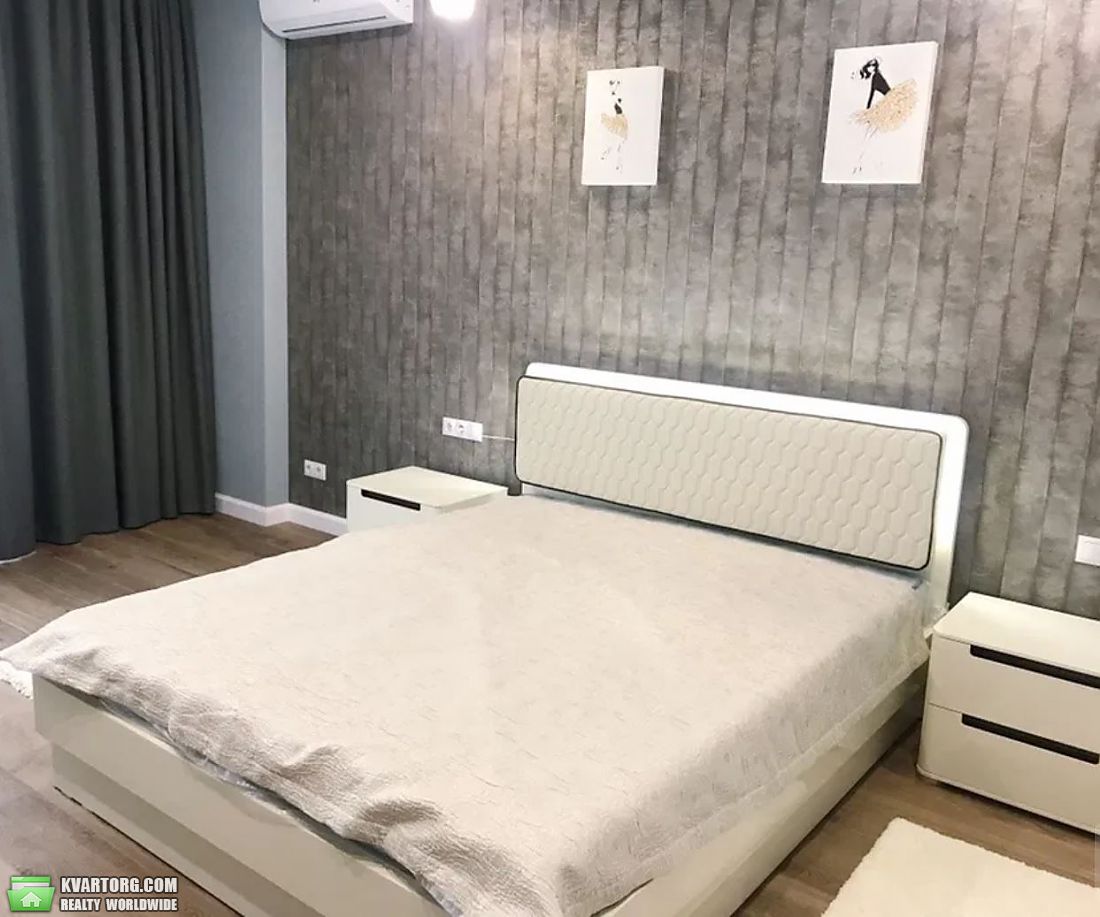 Rent out 2-room apartment. Киев,  Щорса — photo 3