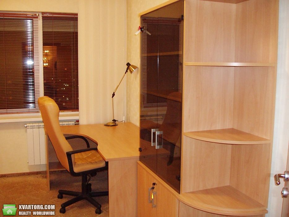 Rent out 3-room apartment. Киев,  Героев Днепра — photo 1