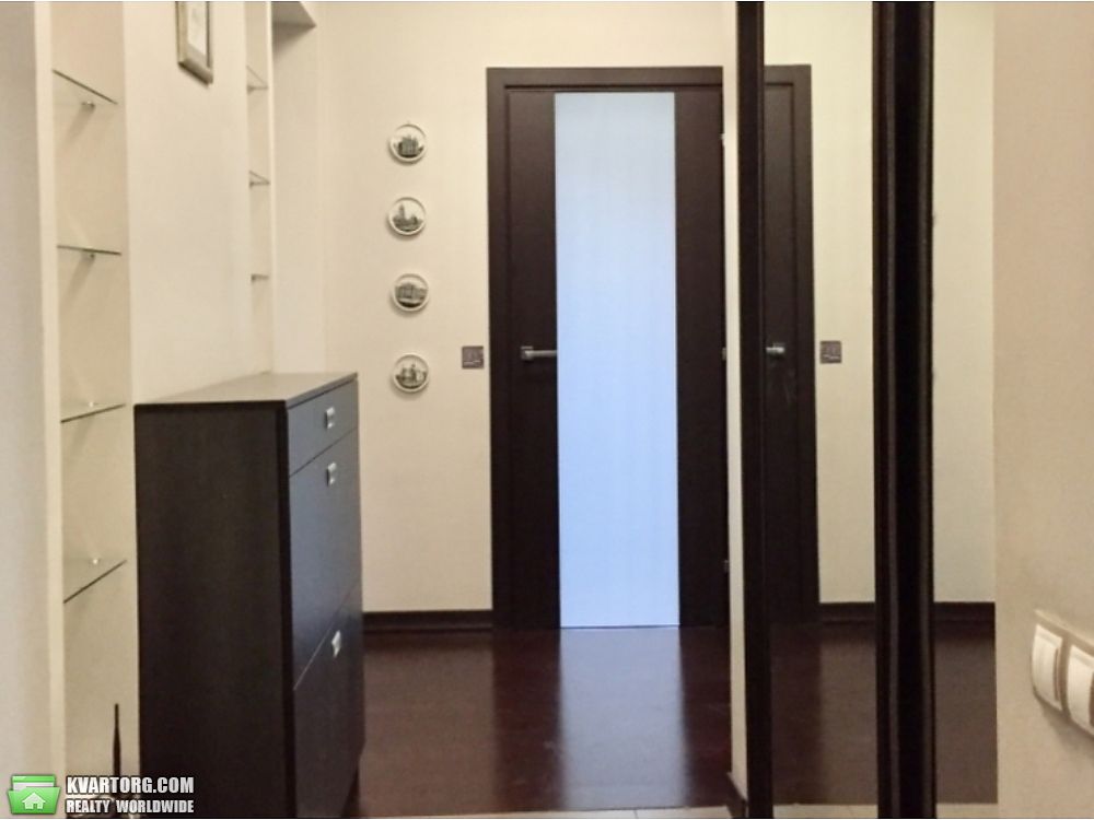 Rent out 3-room apartment. Киев,  Почайнинская — photo 10